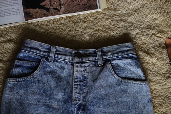 80s vintage soon acid wash cut off denim mini ski… - image 3