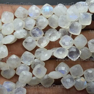 Hebra de 7 pulgadas, piedra lunar arco iris, perforada lateralmente, briolettes en forma de cojín facetado, 8x8 mm
