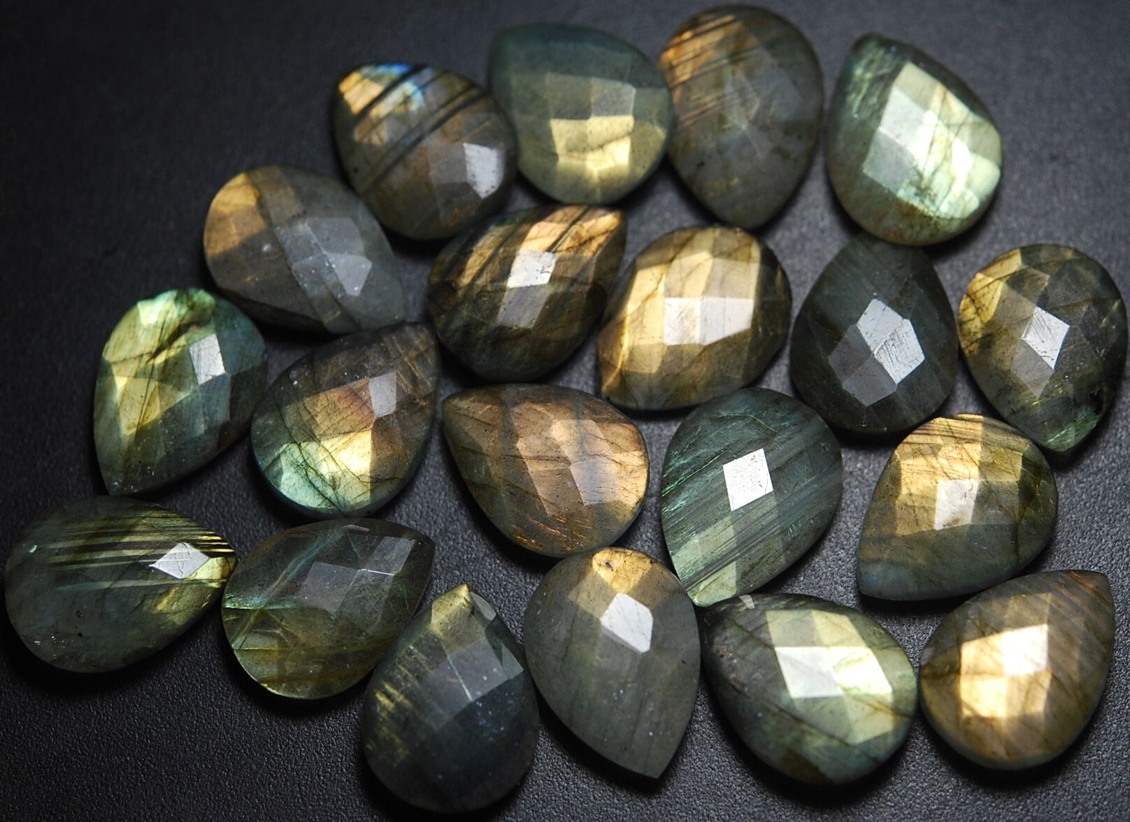 10 pièces, feu d’or et de cuivre de Labradorite prépercées poire à facettes, taille 12x16mm 10 pièces, feu d’or et et et de cuivre de Labradorite prépercées poire à facettes, taille 12x16mm 508656
