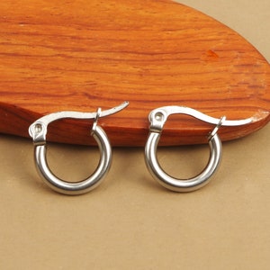 Paire de boucles d'oreilles créoles anneaux 13 mm, 20 mm, 30 mm, 40 mm, 45 mm, 55 mm argenté en acier inoxydable hypoallergénique 1,3 cm