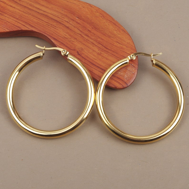 Boucles d'oreilles créoles épaisses 30, 40, 50, 55, 60, 65 mm anneaux en acier inoxydable hypoallergénique dorées à l'or fin image 4