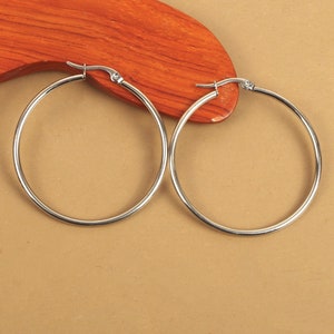 Paire de boucles d'oreilles créoles anneaux 13 mm, 20 mm, 30 mm, 40 mm, 45 mm, 55 mm argenté en acier inoxydable hypoallergénique 4,5 cm