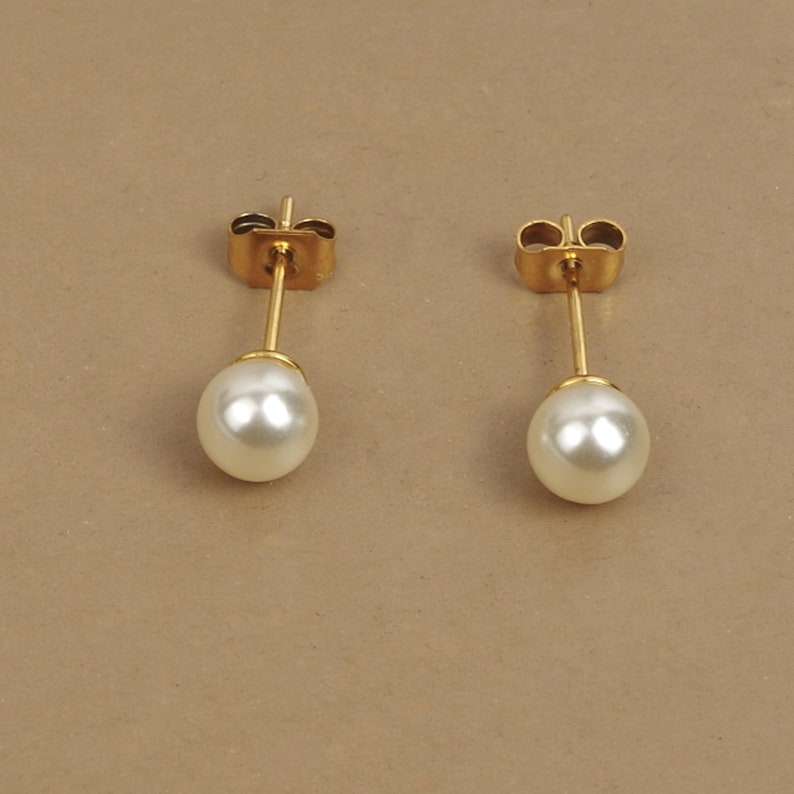 6 mm pearl stud earrings in hypoallergenic stainless steel gilded with fine gold image 1