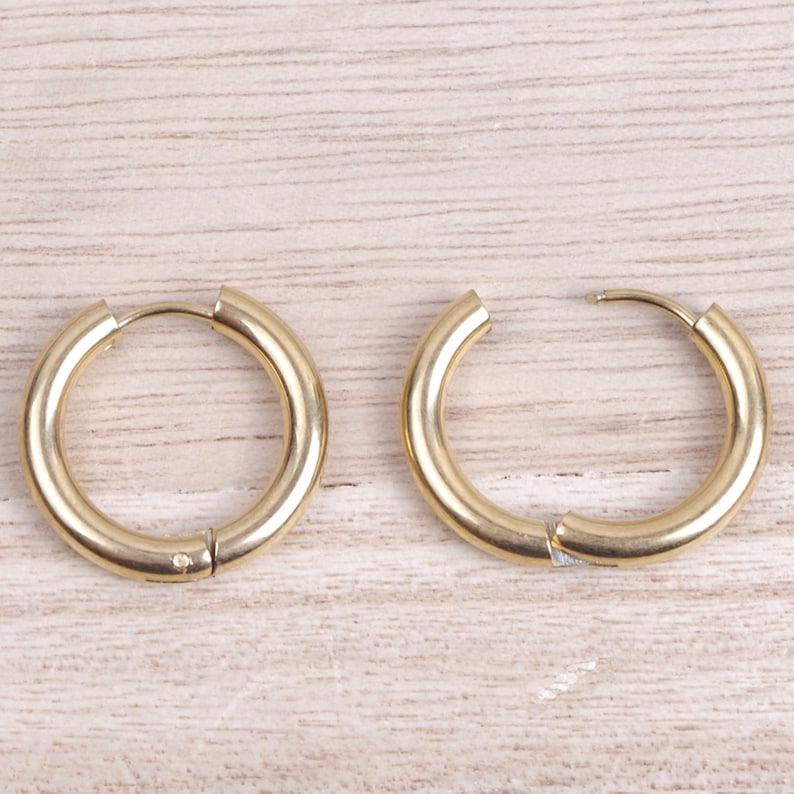 Paire d'anneaux mini créoles huggie 14 mm, 16 mm, 18 mm, 20 mm, 3 mm d'épaisseur en acier inoxydable hypoallergénique dorées à l'or fin 20 mm