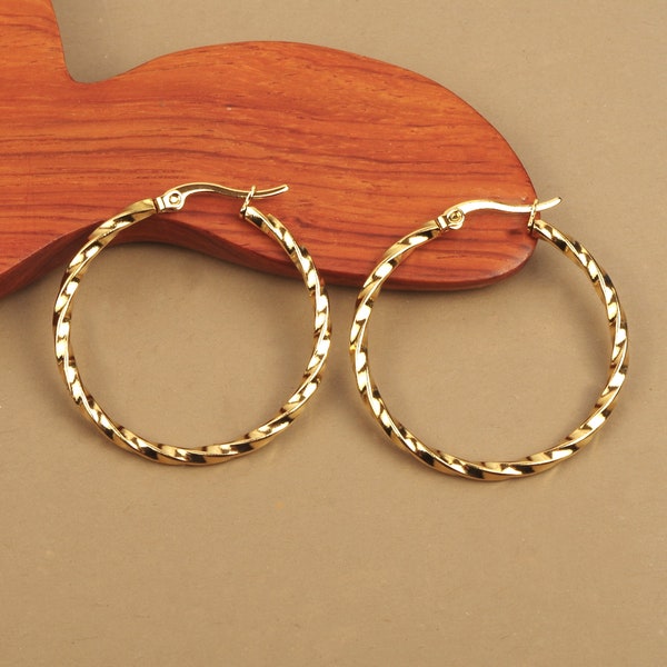 Round twisted hoop earrings 35 mm, 40 mm, 45 mm, 50 mm, 55 mm in hypoallergenic stainless steel gilded with fine gold