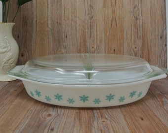 Vintage PYREX Snowflake Pattern White with Turquoise Snowflakes 1 1/2 QT Oval Casserole Divided Serving Dishes ~ Made in USA