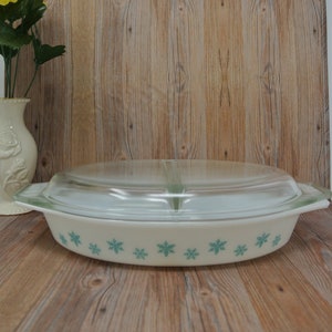 Vintage PYREX Snowflake Pattern White with Turquoise Snowflakes 1 1/2 QT Oval Casserole Divided Serving Dishes ~ Made in USA