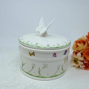 Villeroy & Boch COLORFUL SPRING Butterfly Pattern Covered Casserole Dish/Canister/Serving Dish