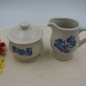Pfaltzgraff Yorktowne (USA) Blue Cornflower Pedestal Creamer and Sugar Set