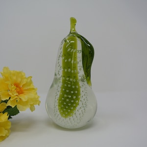 1960s Italian Alfredo Barbini Murano Glass Pear Paper Weight Green Cased Glass with Controlled Bubbles
