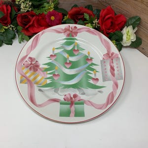 12&quot; SANGO Home for Christmas 1992 #4829-Indonesia rond eetbord/serveerbord ~ harten romantisch roze met kerstboom