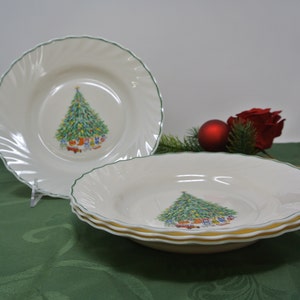 House of Salem &quot;NOEL&quot; Christmas Tree Pattern Rimmed 9&quot; Soup Bowls ~ Set of Four (4)