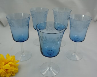 Vintage Fostoria kristallen waterbekers, blauw geëtst glaswerk met bloemen, set van 5"