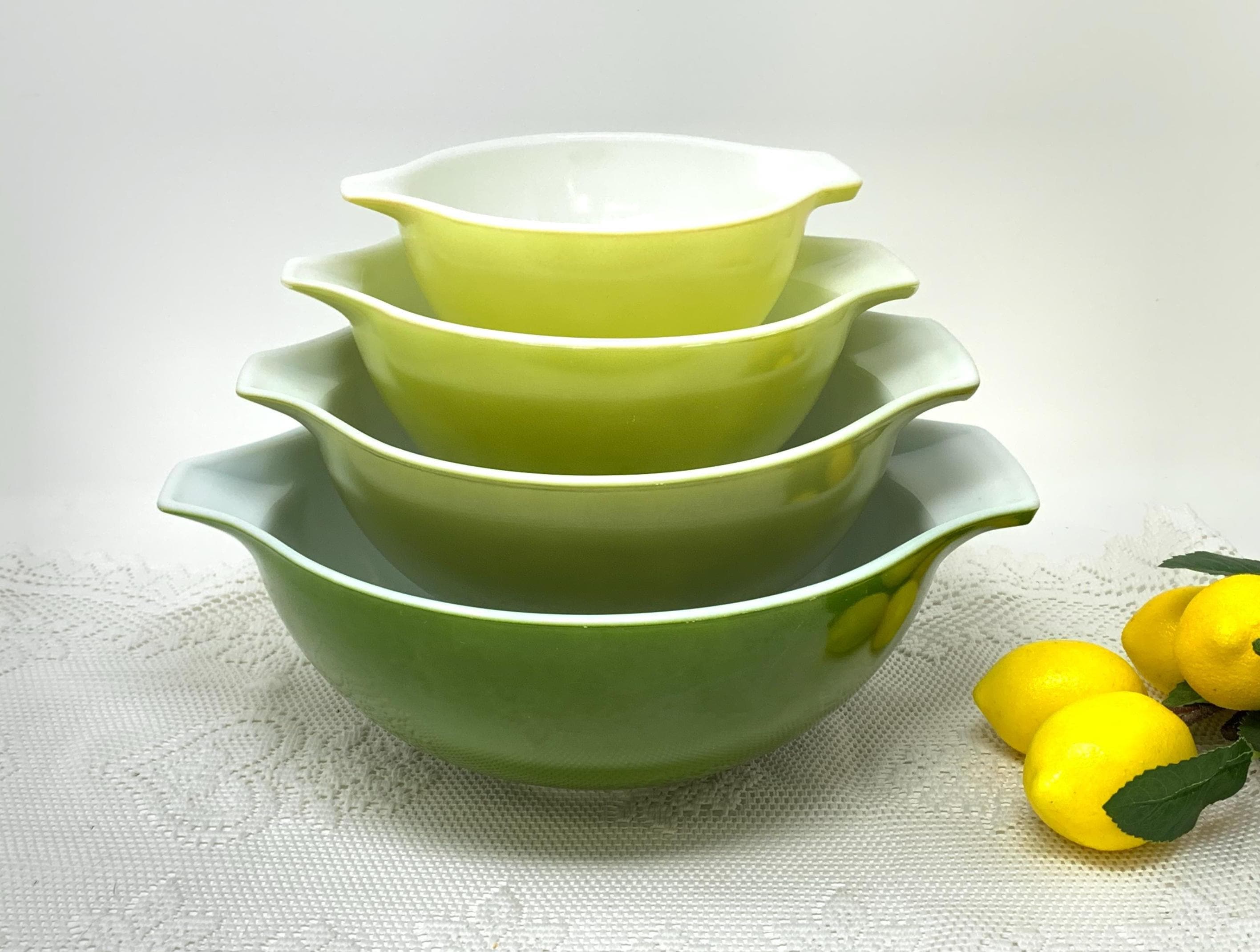 Vintage PYREX Verde Green Ombre 'Muster Cinderella Nesting Bowls ~ Rührschüsseln ~ Ofengeschirr ~ Made in USA ~ Ausgezeichneter Zustand