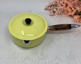Le Creuset Saffron Yellow Sauce Pot Saucier #16 Lidded Pot 1 Liter