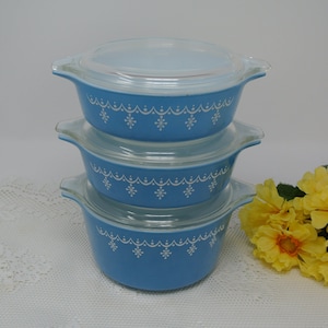 Vintage Pyrex Snowflake Blue Garland Cinderella Casserole Set ~ Made in the USA ~ Like New Condition!