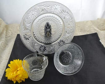 Conjunto de prato, xícara e tigela com padrão sanduíche de vidro Indiana Tiara