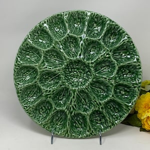 Grande assiette Olfaire Portugal Majolica Vert Feuille de Chou pour 24 œufs mimosa