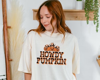 ハウディパンプキンTシャツ、レトロハロウィンシャツ、秋シャツ、サンクスギビングシャツ、ハロウィンギフト、コンフォートカラーのユニセックスTシャツ