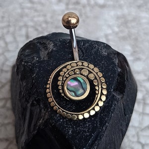 Piercing para Ombligo / Concha de Abulón / Color Dorado / Grosor 1,6 mm / Calibre 14 / Acero Quirúrgico / 3 cm de Largo