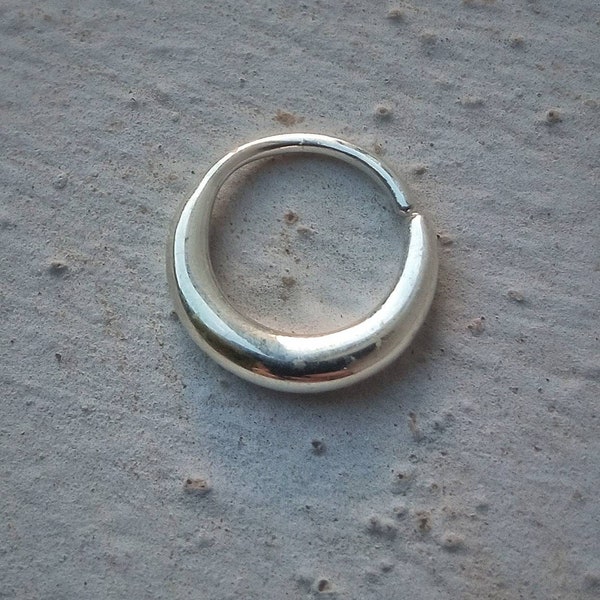 Septum de plata 1 mm / 18ga espesor/diseño liso/ 10 mm de diámetro/étnico/subterráneo/tribal/unisex/tragus/pendiente pequeño