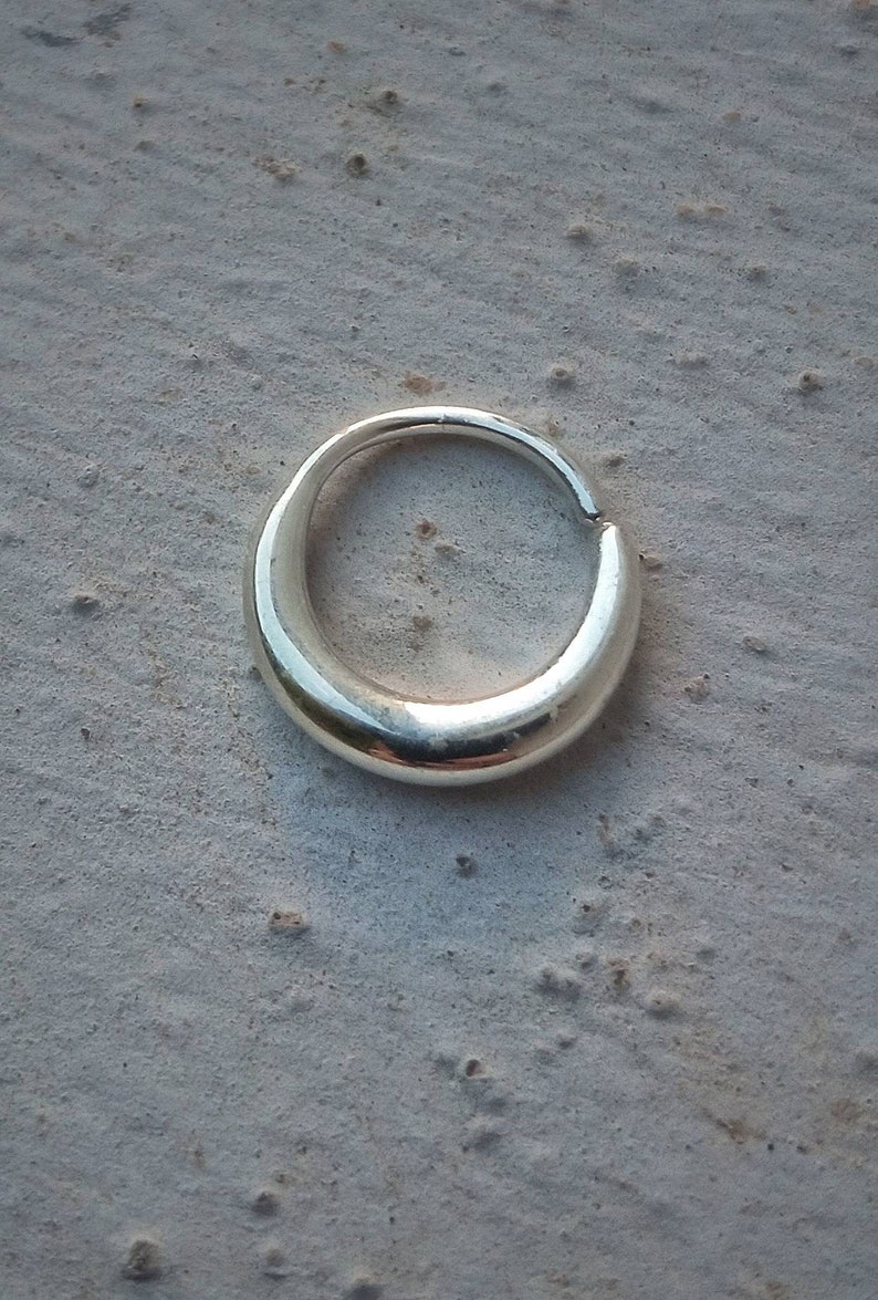 Septum de plata 1 mm / 18ga espesor/diseño liso/ 10 mm de diámetro/étnico/subterráneo/tribal/unisex/tragus/pendiente pequeño image 1