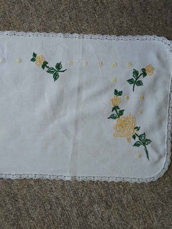 Vintage Linen Embroidered Dresser Scarf Vintage Home Decor Etsy