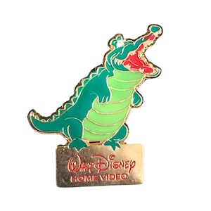 Pin – Robin Hood from Robin Hood – Disney Fantasy | Fierce Cunning Pirate Collectible Home Video Merchandise Rare Design