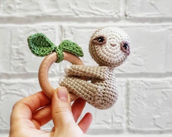 Personalized sloth rattle, wooden sloth baby toy, sloth crochet rattle, sloth gifts for baby, sloth baby shower gift, cute knitted sloth