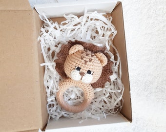 Lion baby rattle, amigurumi lion rattle, lion baby shower gift, personalized rattle, expecting mom gift, congratulations pregnancy gift