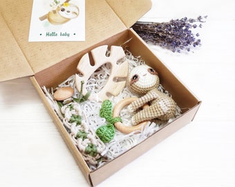 Sloth baby gift box: crochet baby rattle, macrame paci clip, cotton baby bonnet / Baby announcement, new mom gift basket, baby toys 6 month