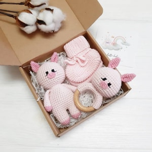Crochet Pig Baby Gift Set: Rattle, Plush Toy, Paci clip and Booties, piglet baby gift box, farm baby shower, Thanksgiving baby's