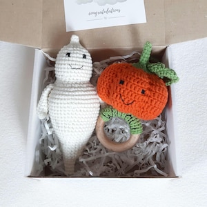 Pumpkin baby rattle crochet, Halloween baby shower favors, 1st halloween boy girl, newborn halloween announcement, autumn baby rattle
