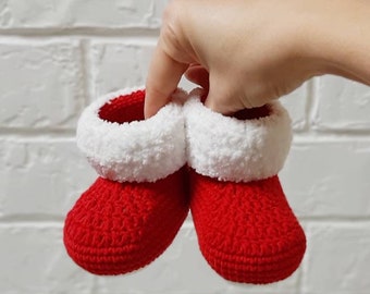 Baby santa shoes, christmas pregnancy announcement, santa baby booties, crochet baby booties christmas, red baby booties, christmas gift box