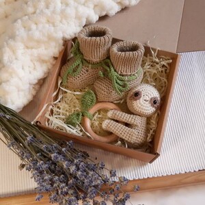 Sloth unique baby gift: crochet sloth rattle, paci clip, newborn crib shoes, birth announcement, jungle baby shower, new mom gift basket Rattle+booties