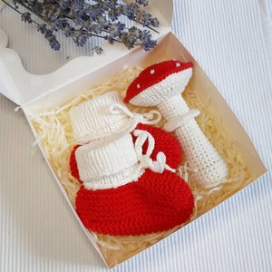 Fly agaric mushroom rattle & santa baby shoes, christmas booties, unique goblincore baby gift, knit rattle and booties, forest baby shower image 3
