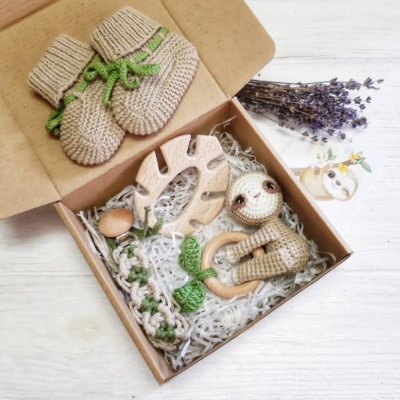 Sloth unique baby gift: crochet sloth rattle, paci clip, newborn crib shoes, birth announcement, jungle baby shower, new mom gift basket Rat.+booties+paci cl