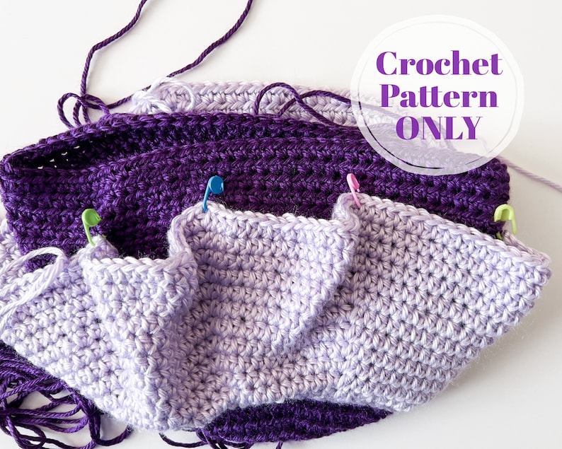 Puede incluir: Primer plano de un proyecto de ganchillo en progreso, con dos tonos diferentes de hilo morado. El proyecto se mantiene unido con alfileres de seguridad. El texto "Crochet Pattern ONLY" es visible en la imagen.