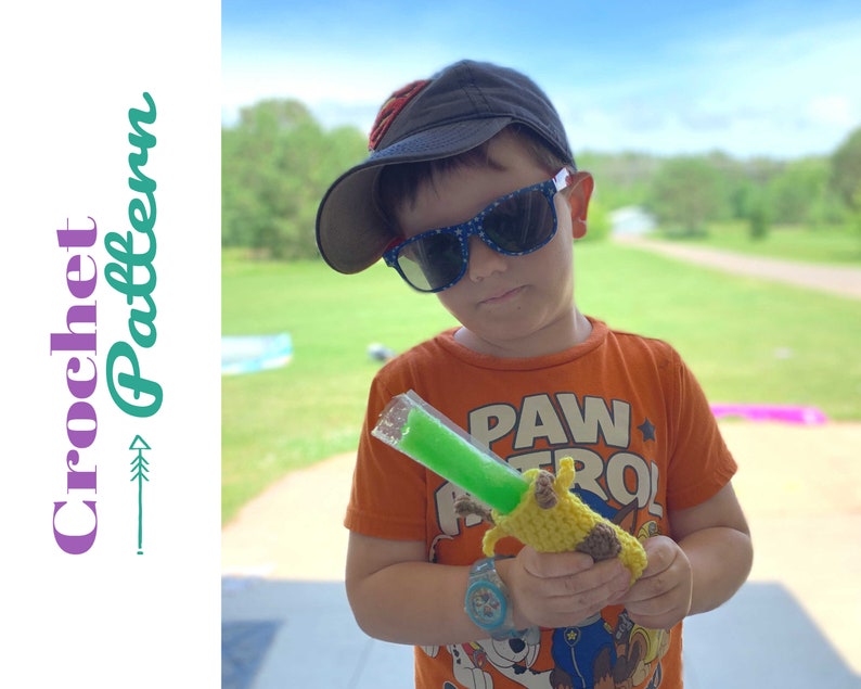 Child demonstrating Giraffe Freezer pop sleeve