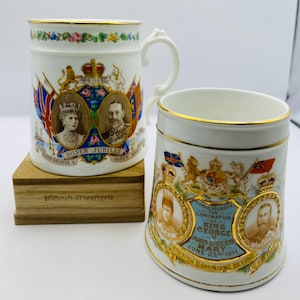 2 canecas comemorativas reais coroação e jubileu de prata de George V e da Rainha Mary,