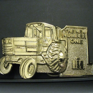 IH International Harvester 5288 Ciągnik numer jeden 1 Mosiężna klamra do paska Edycja limitowana Spotkanie nowego kierownictwa Spotkanie w Kansas City 1981 Spec Cast