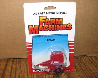 Case IH International 8465 8480 8455 8400 8420 Round Baler & Hay Bale 1/64 Ertl Farm Toy #482 Issued 1986 Die Cast Metal Implement cih