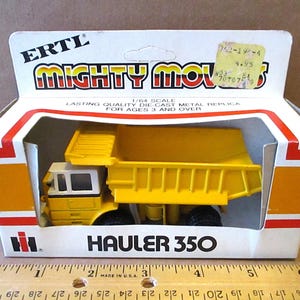 Mighty Movers Ertl IH International Harvester 350 Hauler Dump Truck 1/64 Spielzeug Lager # 1848 Datiert 1980 die Konstruktion