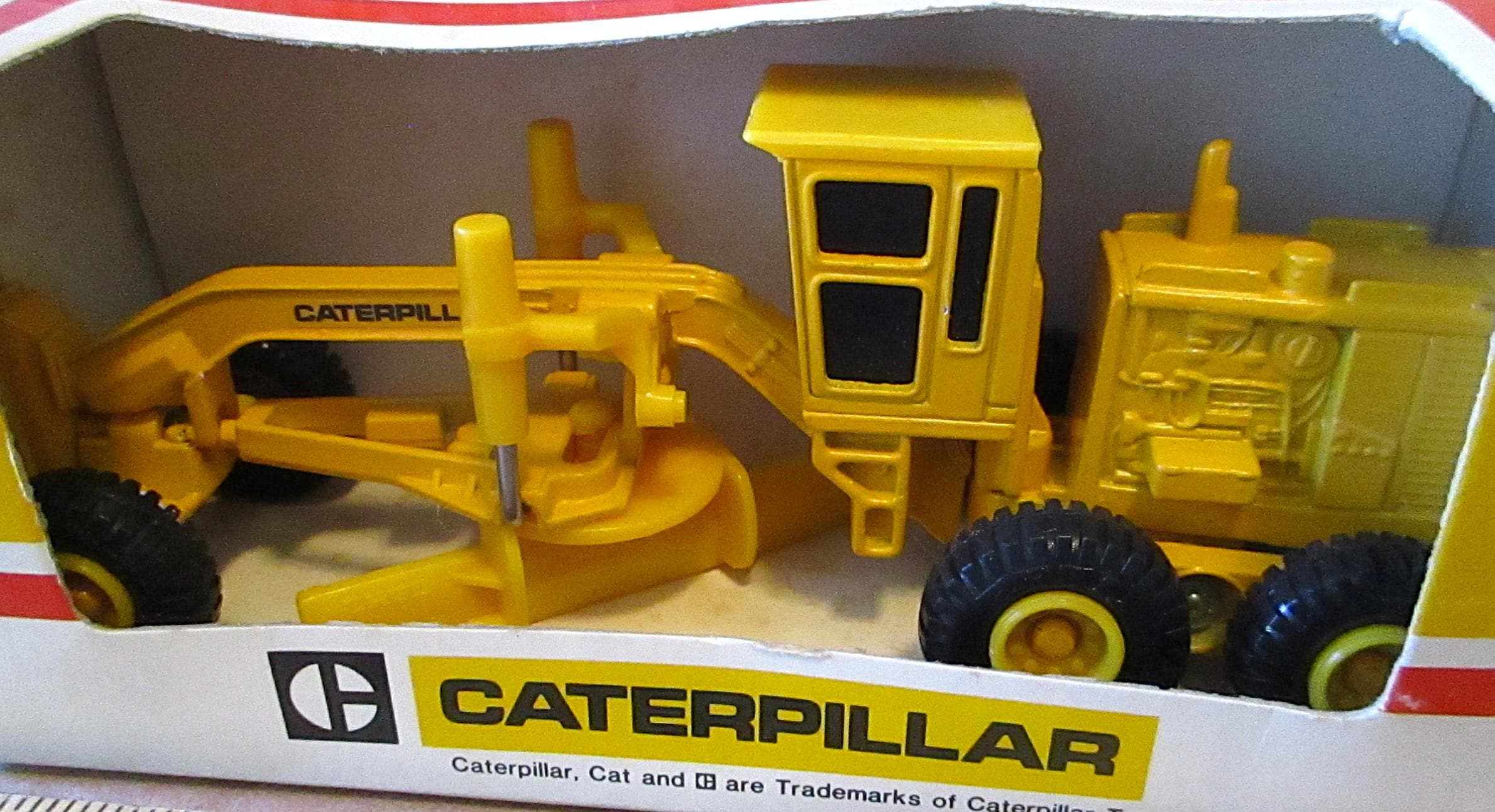 Mighty Movers Ertl Caterpillar CAT Motor Road Grader 1/64 Toy