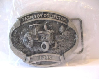 Farmall IH 1066 Diesel Tractor Farm Toy Collector 1995 Commemorative Pewter Belt Buckle Limited Edition 168 / 250  4th In Series Collectible