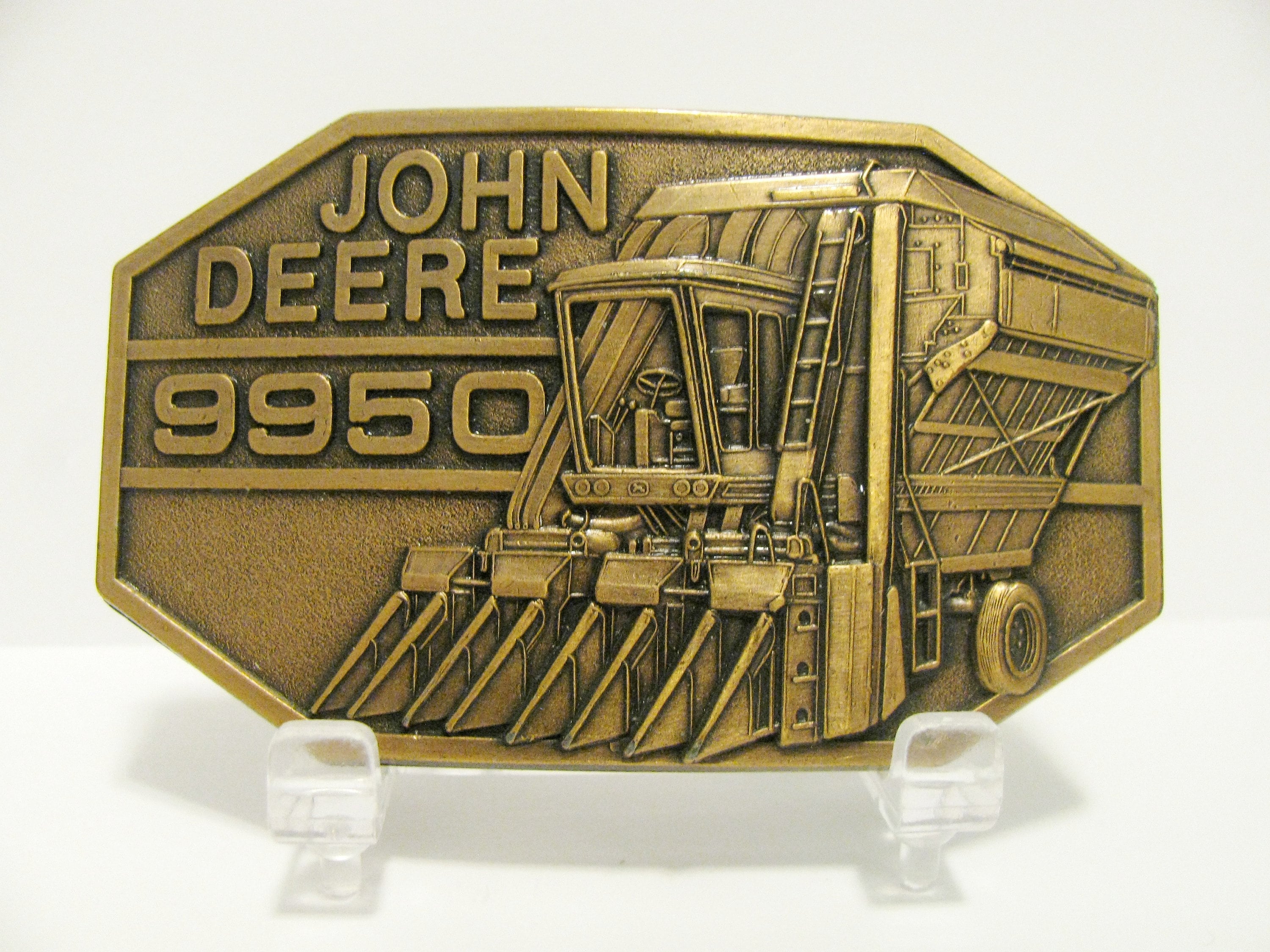 John Deere Credit Limited Edition Gold Toned Belt Buckle #119 RARE!! John Deere Des Moines Iowa Plant 9950 Cotton Picker  main image 2