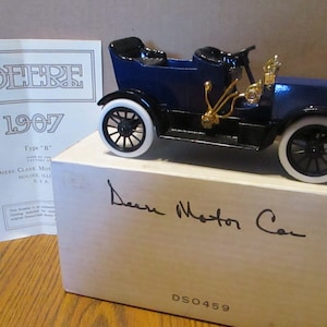 John Deere Clark Motor Car Company Moline Illinois 1907 Type &quot;B&quot; 4 Cylinder Touring Car DS0459 Die Cast 1/18 Scale Model 1992 Nashville Show