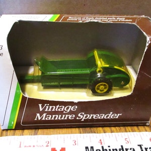 John Deere Vintage Manure Spreader 1/43 ERTL Toy #5654 Farm Implement Manufactured 1992 JD Die Cast Metal Plastic Green Yellow