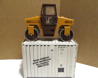 CONRAD Case Vibromax W854 Paver Roller #2702 Die Cast Metal 1/35 Scale Adult Collectible Construction Toy Made in W. Germany