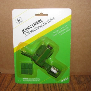John Deere 338 Rectangular Baler & 6 Hay Bales 1/64 ERTL Toy #5645 Farm Implement Manufactured 1993 in USA  jd Die Cast Metal Green Yellow